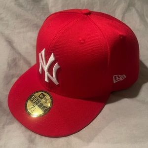 Red New York Yankees Fitted Hat 7 1/4